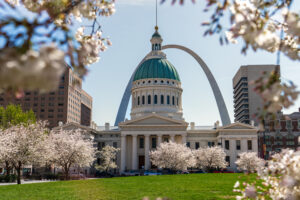 Photo of Kiener Plaza, the Old Courthouse, and Gateway Arch in St. Louis by Mark Hermes, provided by Explore St. Louis